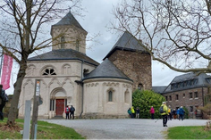 Die Mitglieder des BRH Cochem besichtigten die Matthiaskapelle in Kobern-Gondorf.