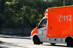 Der 47-Jährige wurde schwer verletzt mit dem Rettungswagen ins Krankenhaus nach Mainz gebracht. Der angeforderte Hubschrauber konnte nicht nah genug am Unfallort landen.