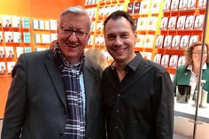 Dr. Josef Zierden (links) mit Thriller-Autor Sebastian Fitzek auf der Leipziger Buchmesse. "Ein Thriller-Star zum Anfassen", schwärmt Zierden.